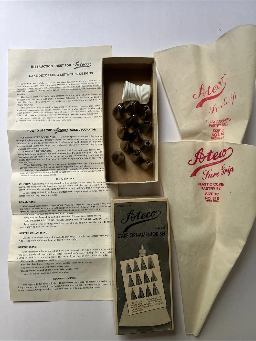 Vintage White Pastry Bag & Cake Decorating Tip Set